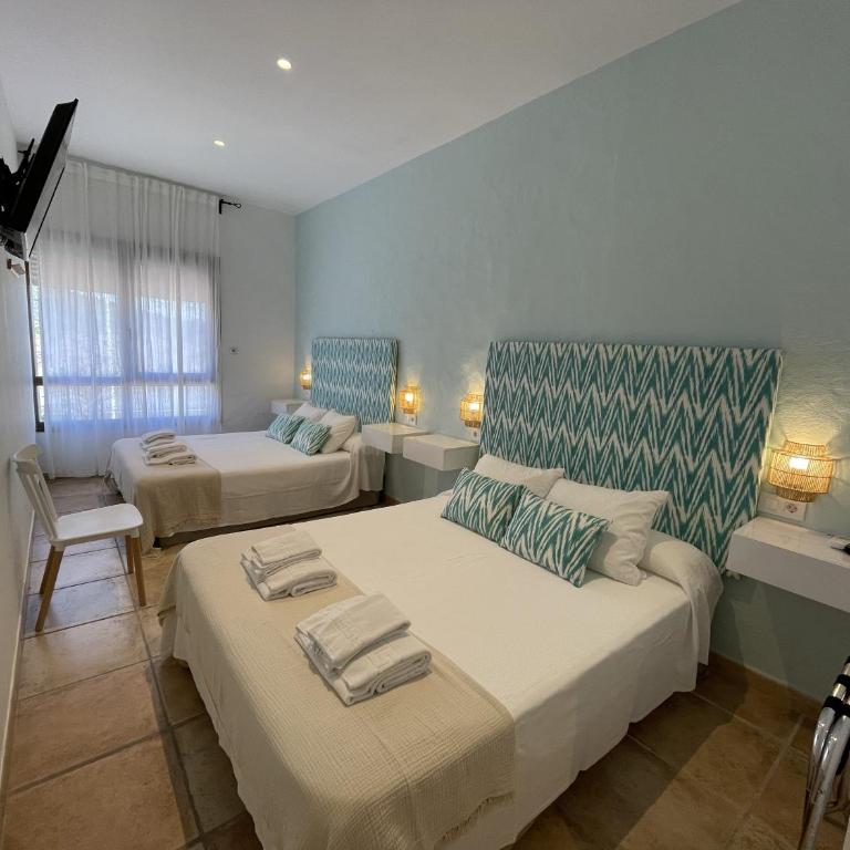 El Escondido de Zahara - Quadruple Room with Private Bathroom - 4