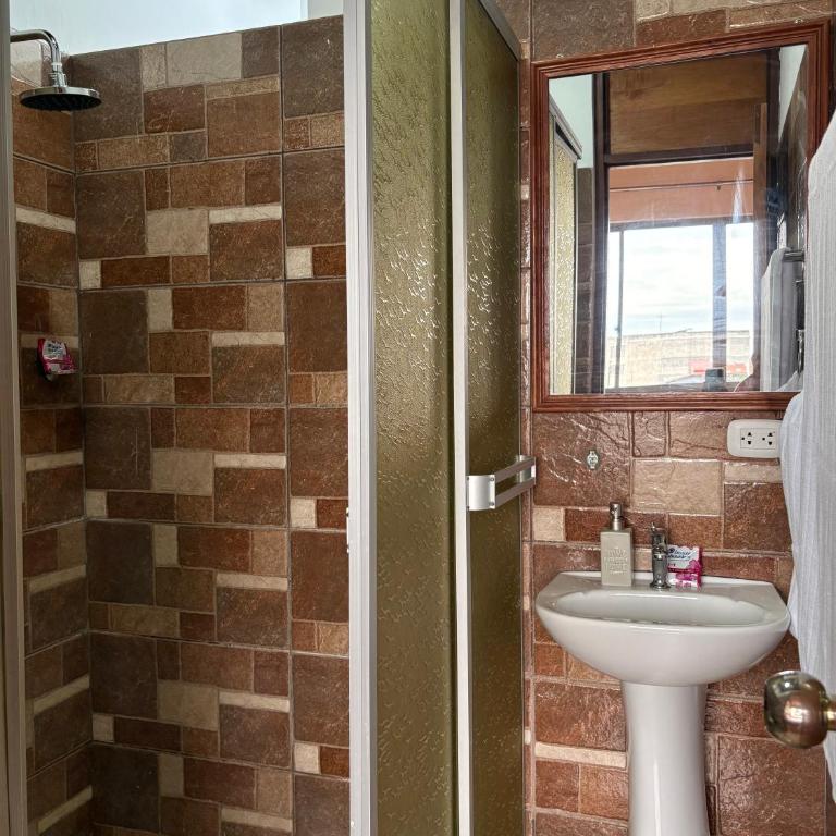 Departamento amplio y céntrico con AC - Two-Bedroom Apartment - 7