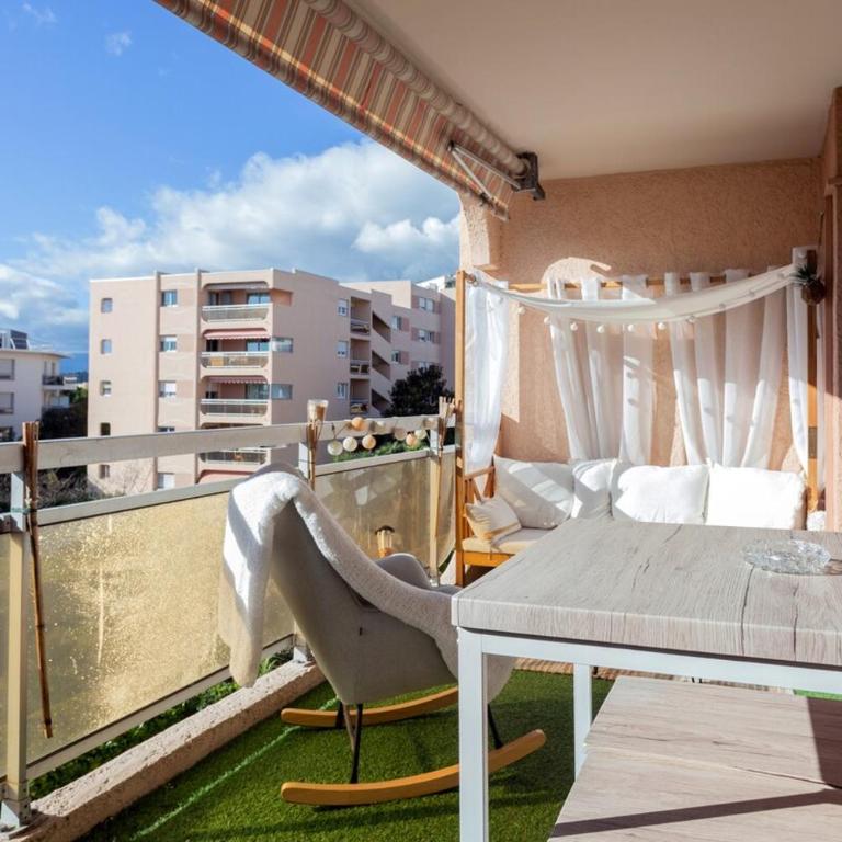WeHost- CORNICHE Soleil Couchant 2 chambres 4pers,Parking,Piscine - Appartement - Vue sur Piscine - 69