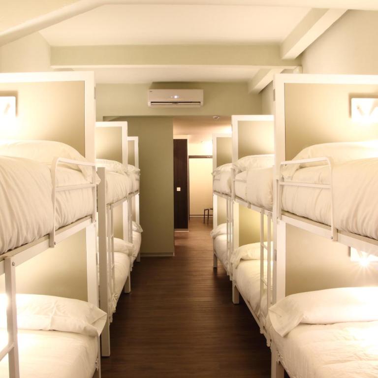 Poshtel Bilbao - Premium Hostel - Premium Bunk Bed in 14-Bed Mixed Dormitory Room with Private Bathroom - 1