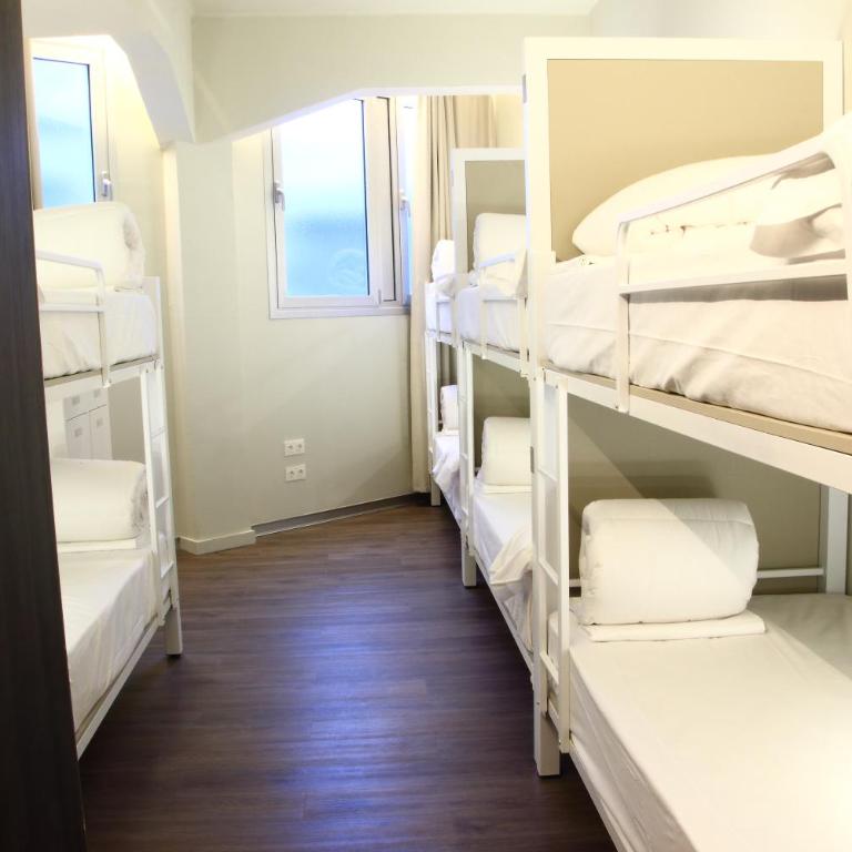 Poshtel Bilbao - Premium Hostel - Pilgrim - Bunk Bed in 18-Bed Mixed Dormitory Room with Shared Bathroom - 4