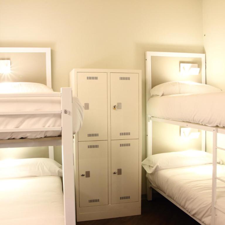 Poshtel Bilbao - Premium Hostel - Deluxe Bunk Bed in 4, 6, 8-Bed Mixed Dormitory Room with Private Bathroom - 1