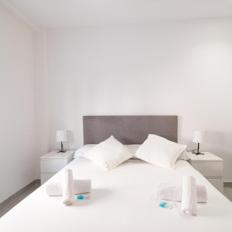 Malvarrosa by Concept Flats - Three-Bedroom Apartment - 2