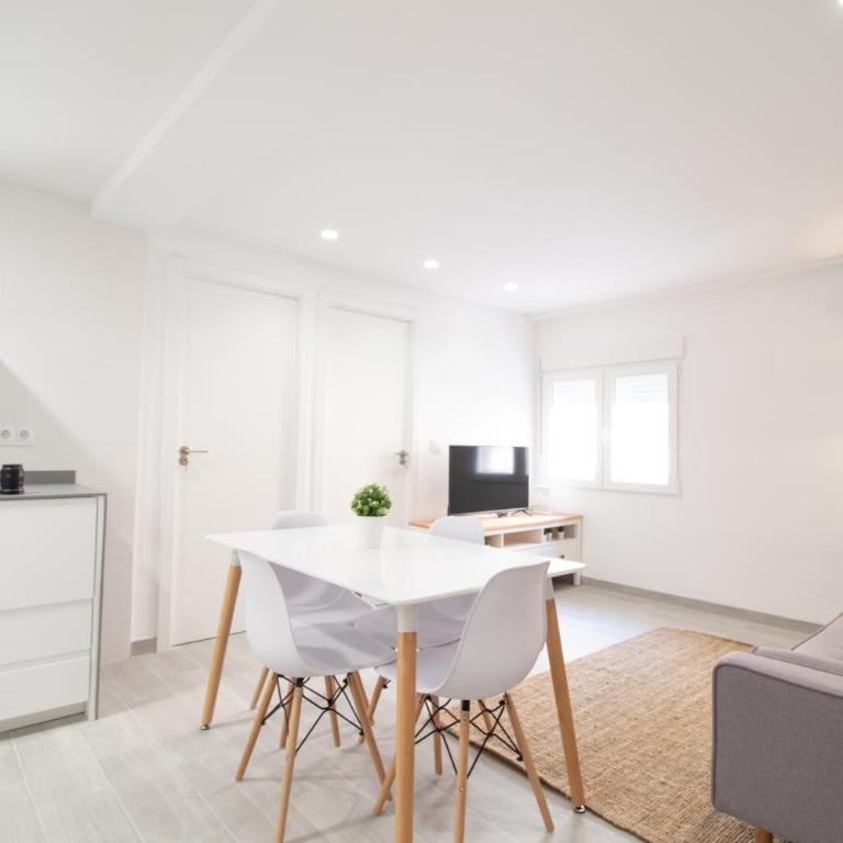 Malvarrosa by Concept Flats - Three-Bedroom Apartment - 5