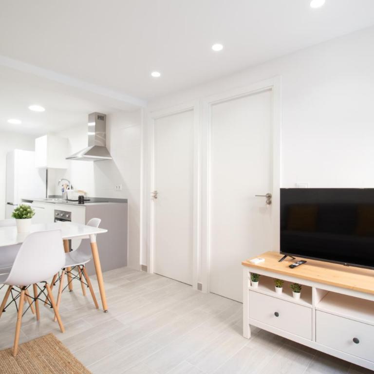 Malvarrosa by Concept Flats - Three-Bedroom Apartment - 8