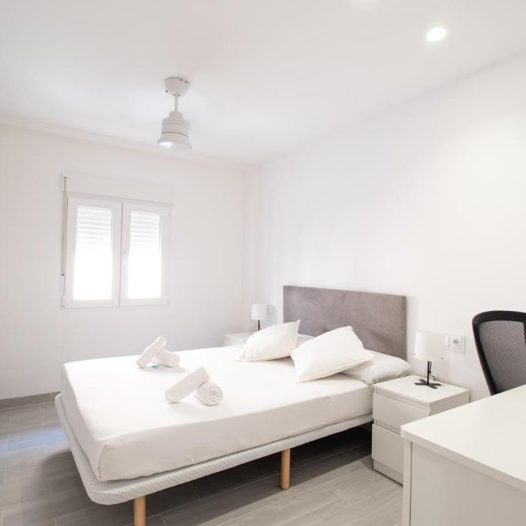 Malvarrosa by Concept Flats - Three-Bedroom Apartment - 13