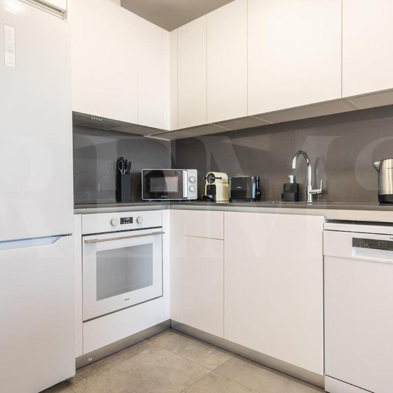 23rd Floor City Apartment with Pool & Gym REMS - Apartamento de 2 dormitorios - 3