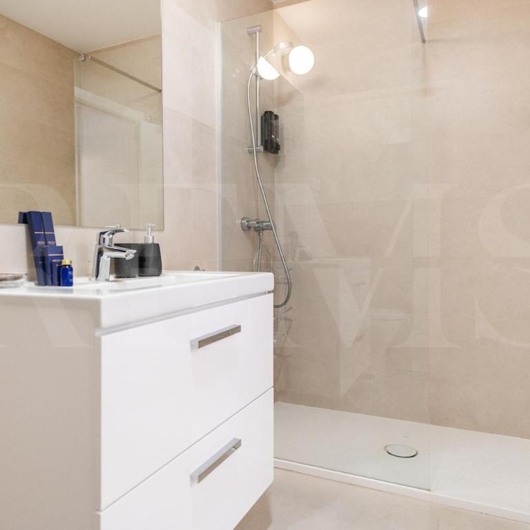23rd Floor City Apartment with Pool & Gym REMS - Apartamento de 2 dormitorios - 7