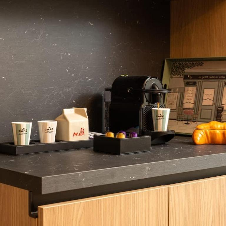 Loft rare avec patio chic - Tour Eiffel - Appartement - 12