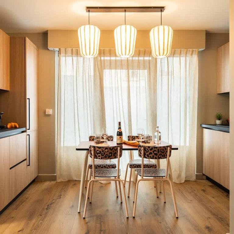 Loft rare avec patio chic - Tour Eiffel - Appartement - 13
