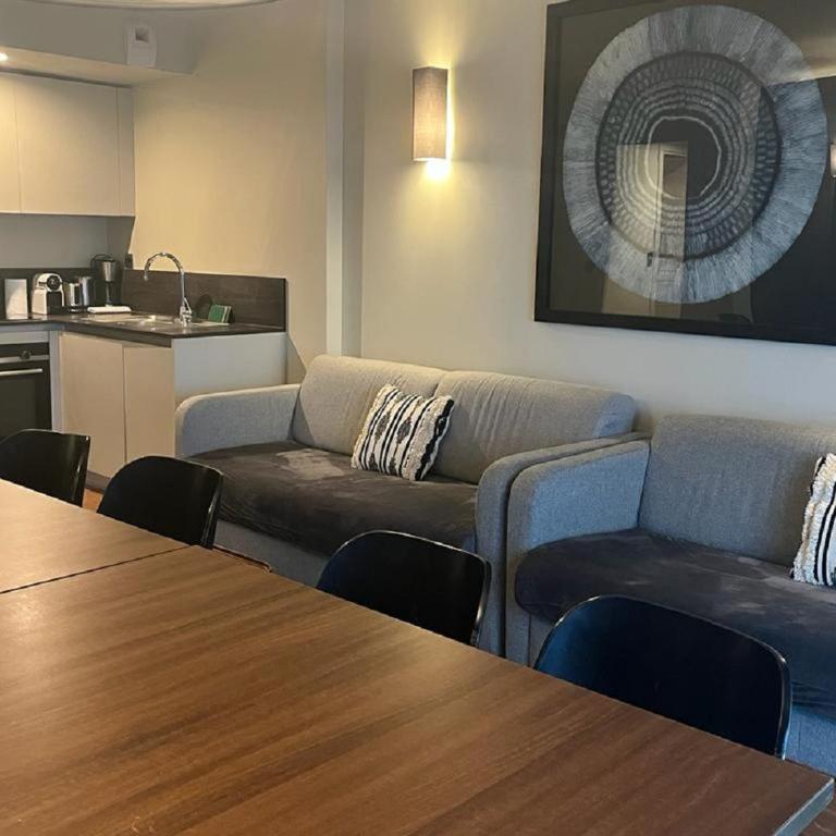 UrbanFlat 130 - Beautiful 4 Bedroom Central Paris Apartment - Apartment - 19