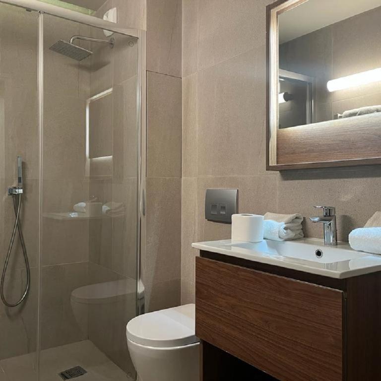 UrbanFlat 130 - Beautiful 4 Bedroom Central Paris Apartment - Apartment - 21