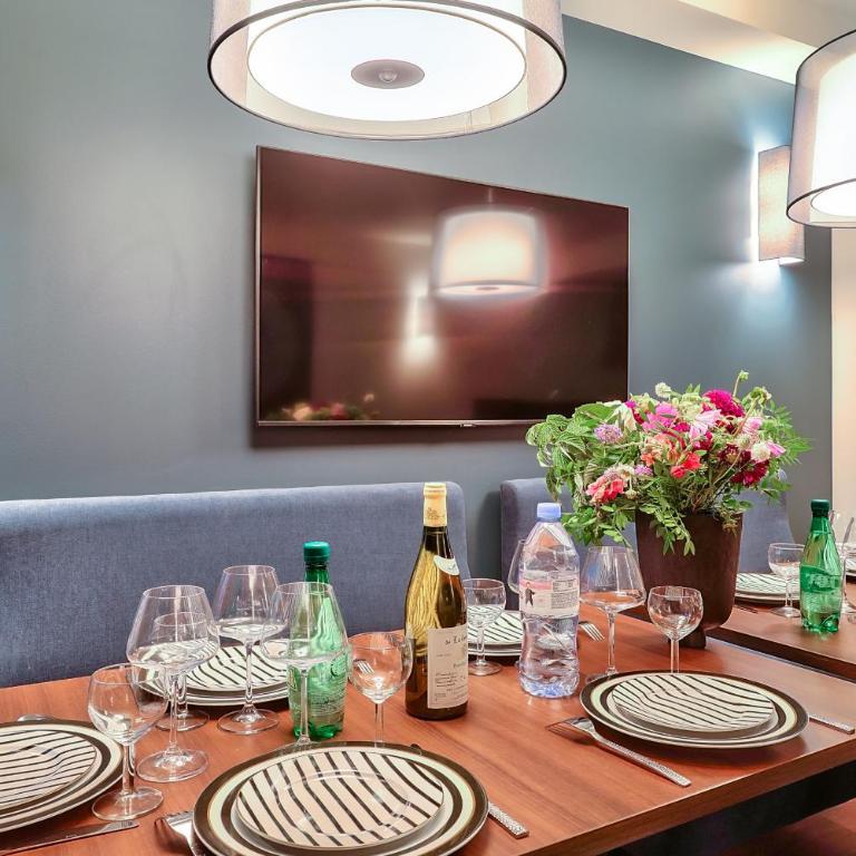 UrbanFlat 134 - Grand Appartement en plein centre de Paris - Apartment - 9