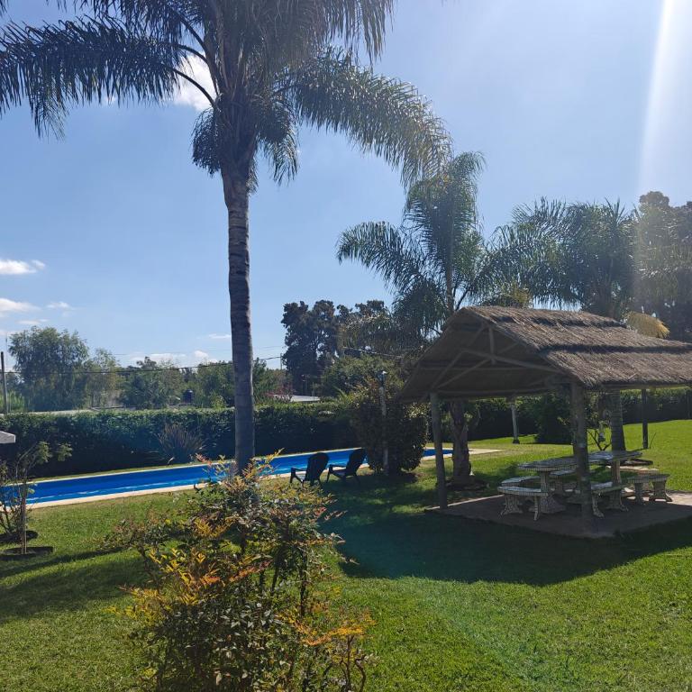 Casa Quinta rural con pileta - Five-Bedroom House - 4