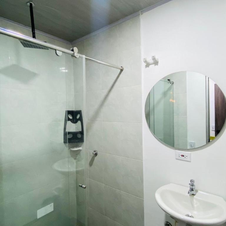 KlanDestino Hostal Santa Marta - Habitación Cuádruple con baño privado - 6