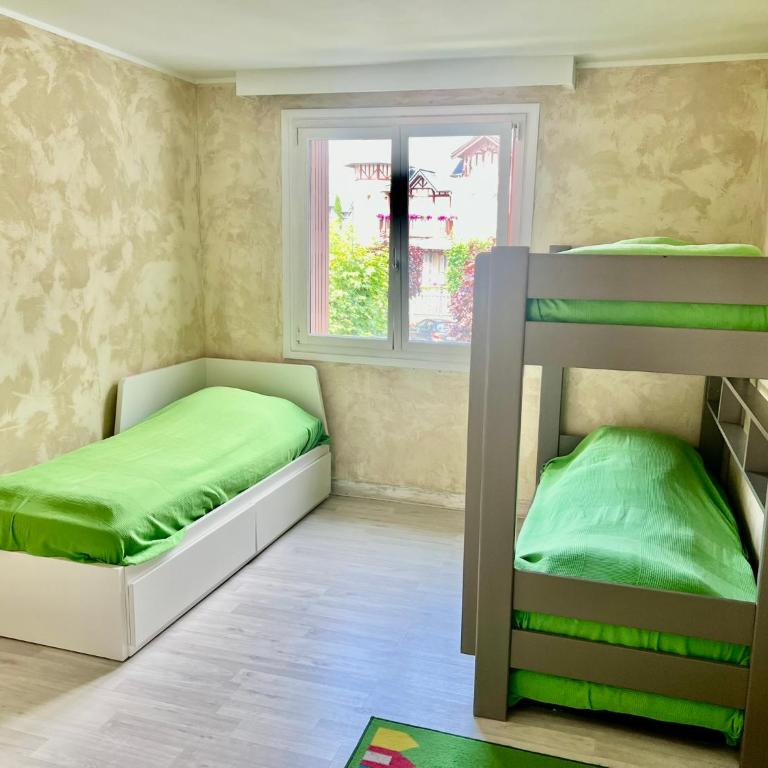 DEAUVILLE Centre - Triangle d'Or - 75m2 - Parking - Lits faits - 6 personnes - Appartement 2 Chambres avec Balcon - 9