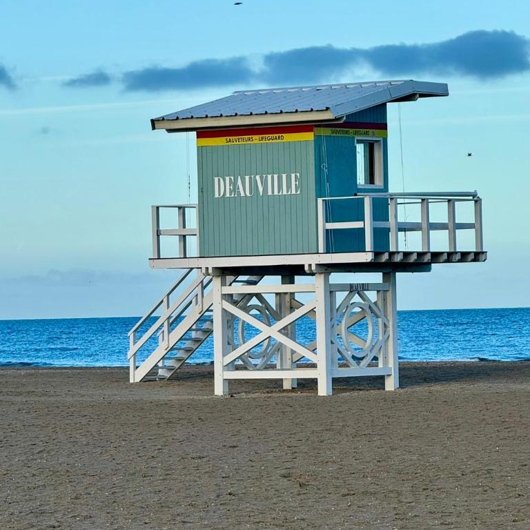 DEAUVILLE Centre - Triangle d'Or - 75m2 - Parking - Lits faits - 6 personnes - Appartement 2 Chambres avec Balcon - 22