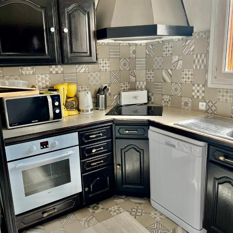 DEAUVILLE Centre - Triangle d'Or - 75m2 - Parking - Lits faits - 6 personnes - Appartement 2 Chambres avec Balcon - 10