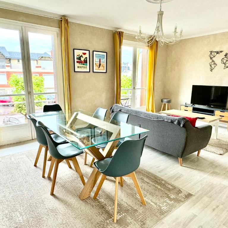 DEAUVILLE Centre - Triangle d'Or - 75m2 - Parking - Lits faits - 6 personnes - Appartement 2 Chambres avec Balcon - 2