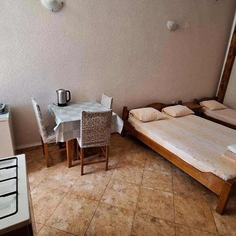 Ivanovic Family Studio Apartments - Studio with Balcony - 3