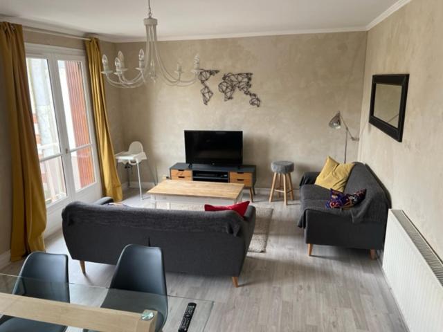 DEAUVILLE Centre - Triangle d'Or - 75m2 - Parking - Lits faits - 6 personnes - Appartement 2 Chambres avec Balcon - 38
