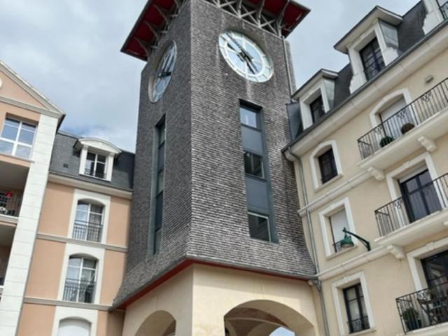 DEAUVILLE Centre - Triangle d'Or - 75m2 - Parking - Lits faits - 6 personnes - Appartement 2 Chambres avec Balcon - 35