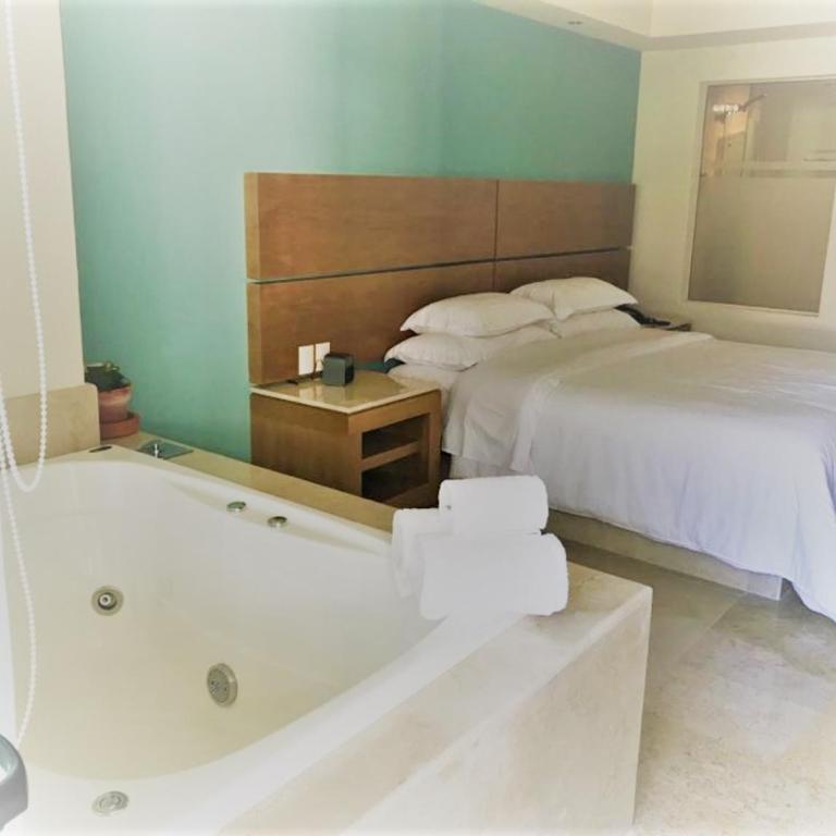 Buganvilias Owner Private Club Ambassador 1BR2B REQUEST DATE- See by Clay & Lisa - One-Bedroom Apartment with Balcony and Sea View - 53