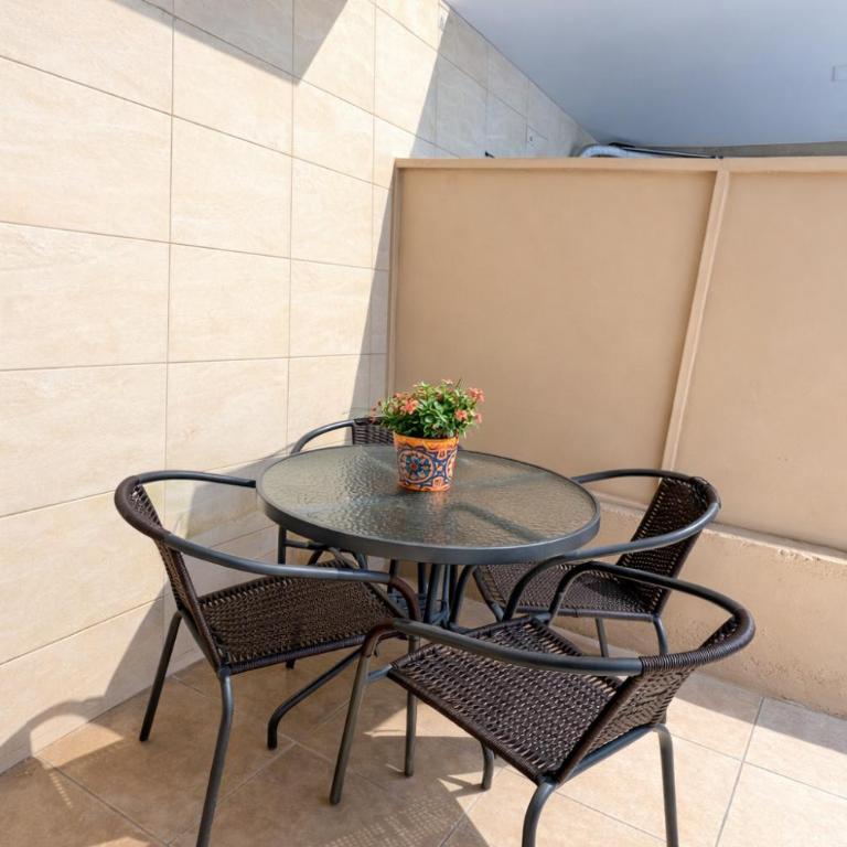 Hermoso Departamento en Vicente lopez ubicacion inmejorable ,100 metros del tren , cerca de River, tecnopolis,a pasos tenes todo - Apartamento de 2 dormitorios - 11