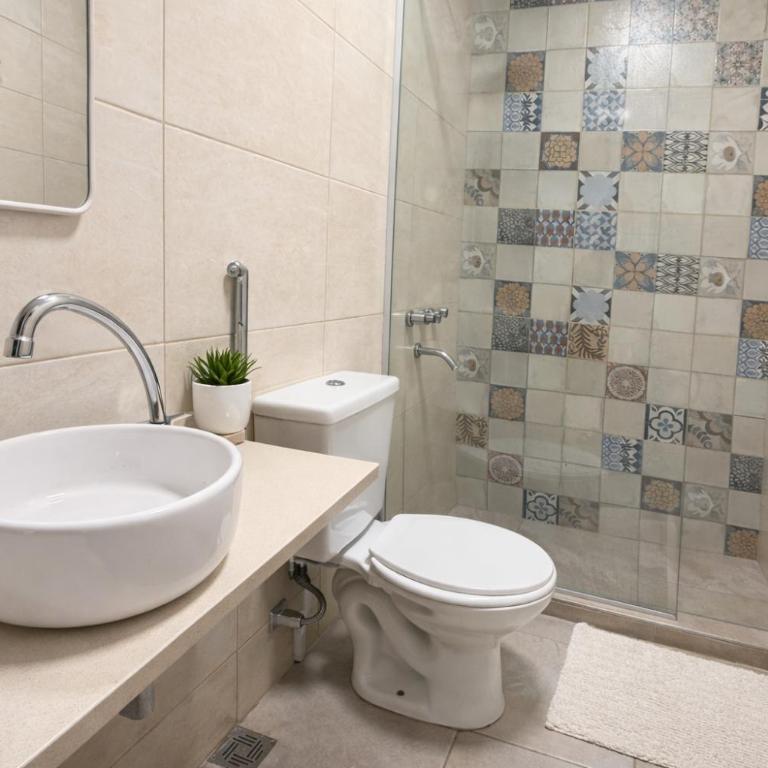 Hermoso Departamento en Vicente lopez ubicacion inmejorable ,100 metros del tren , cerca de River, tecnopolis,a pasos tenes todo - Apartamento de 2 dormitorios - 6