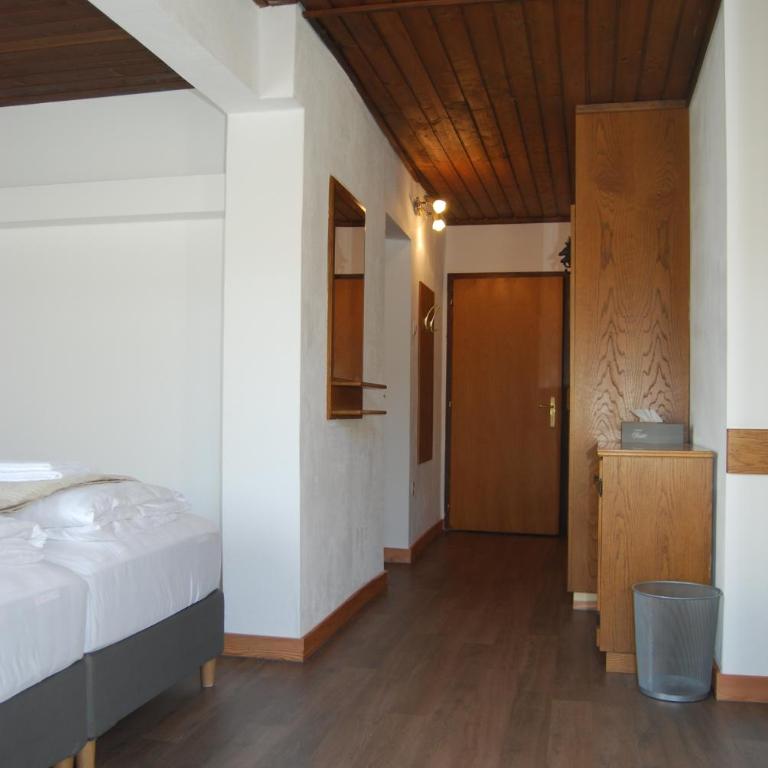 Gästehaus Pernull - Doppelzimmer mit Balkon - 7