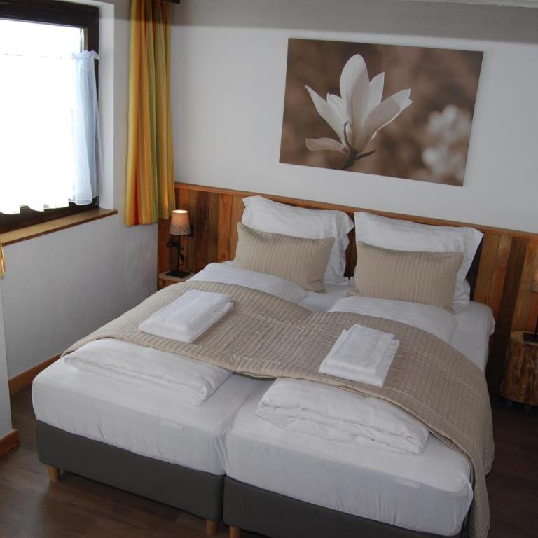 Gästehaus Pernull - Doppelzimmer mit Balkon - 10