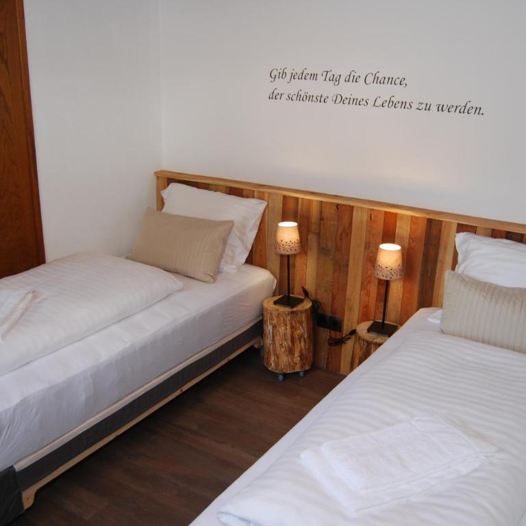 Gästehaus Pernull - Doppelzimmer mit Balkon - 13