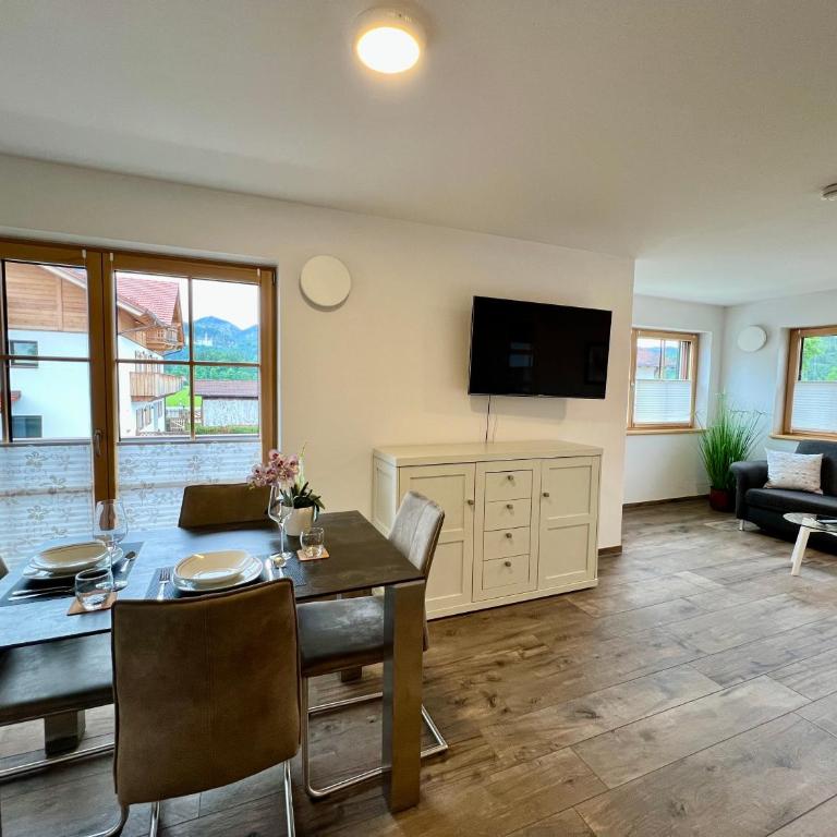 Ferienhaus Heidi Ferienwohnung Schlossblick - Apartamento con vistas a las montañas - 2