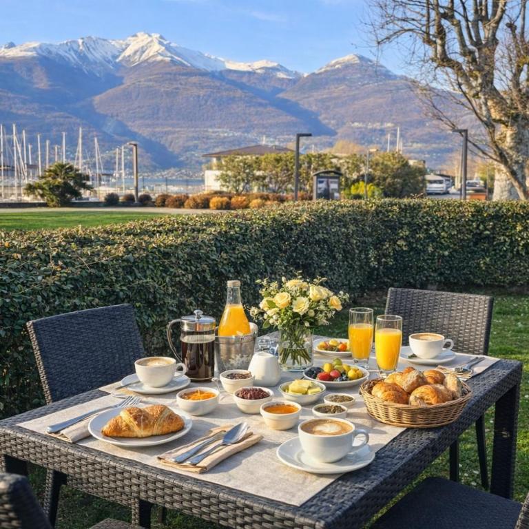 Villa Lago Groundfloor Lakefront Beach Garden Bike&Boat& Scooter Lake Como - Appartamento con 2 Camere da Letto - 2