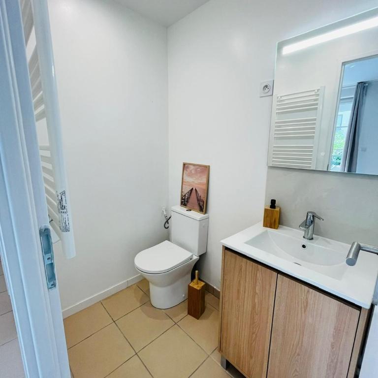 Studio Moderne avec Terrasse - Studio Apartment - 22