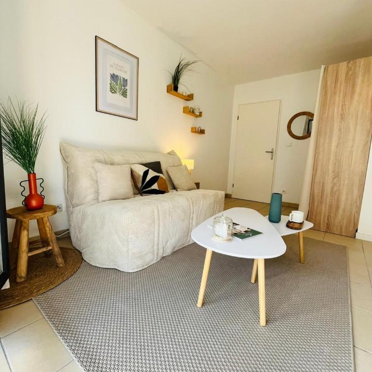 Studio Moderne avec Terrasse - Studio Apartment - 18