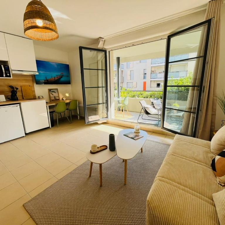 Studio Moderne avec Terrasse - Studio Apartment - 19