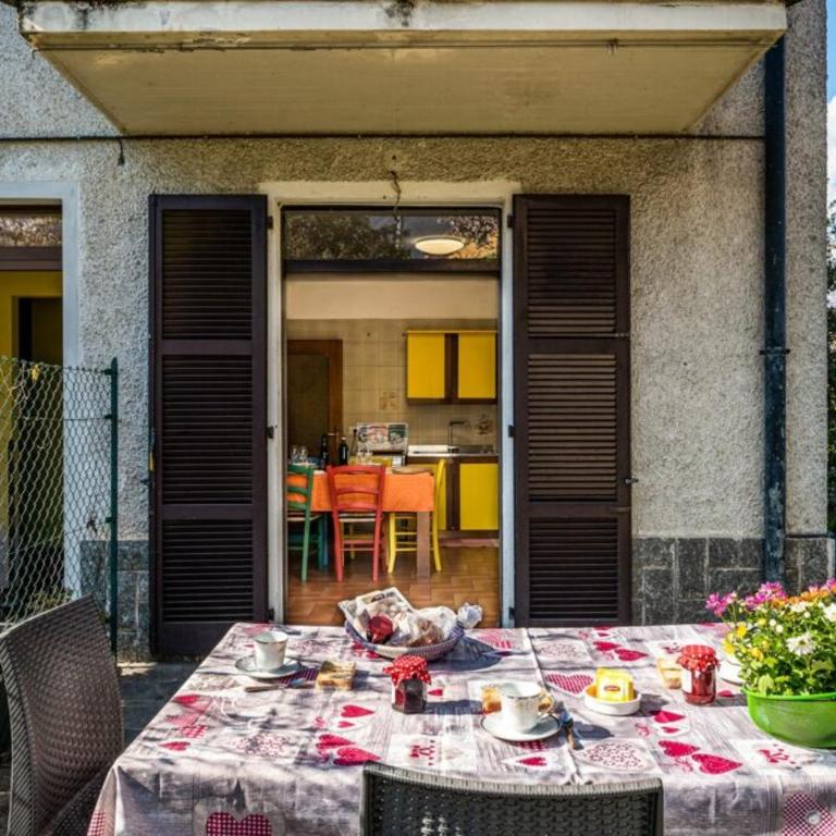 Villa Lago Groundfloor Lakefront Beach Garden Bike&Boat& Scooter Lake Como - Appartamento con 2 Camere da Letto - 50