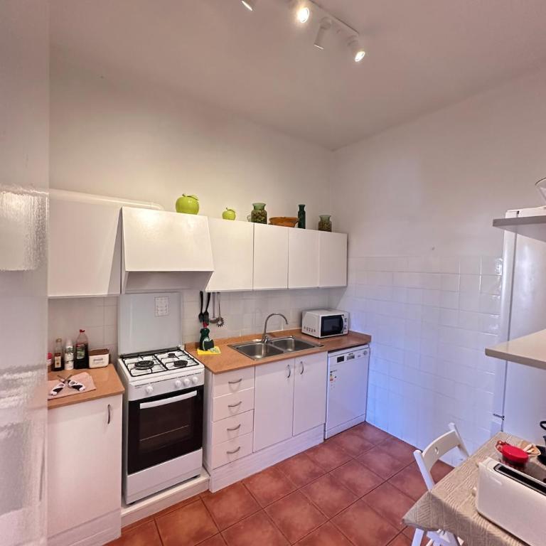 Apartamento con jardín a 11 metros de la playa. CG. - Apartamento - 34