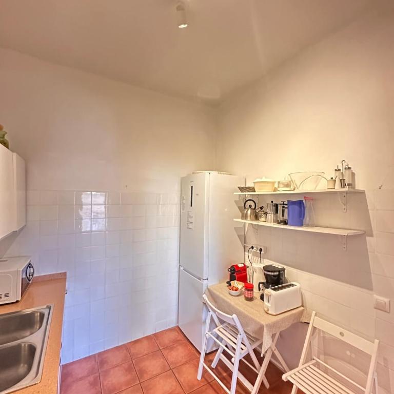 Apartamento con jardín a 11 metros de la playa. CG. - Apartamento - 33