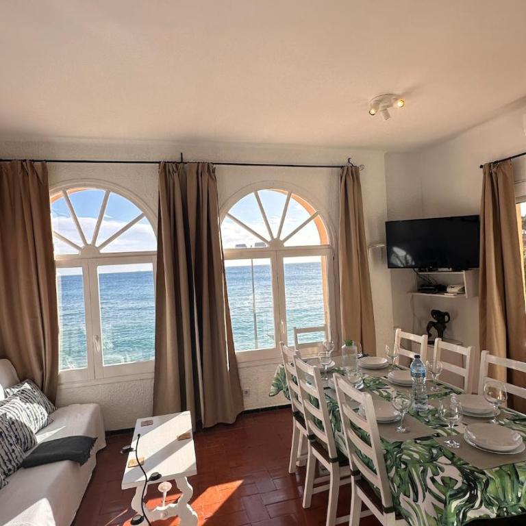 Apartamento con jardín a 11 metros de la playa. CG. - Apartamento - 27