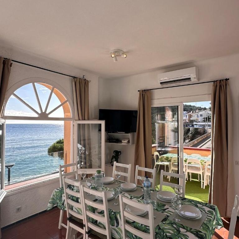 Apartamento con jardín a 11 metros de la playa. CG. - Apartamento - 25