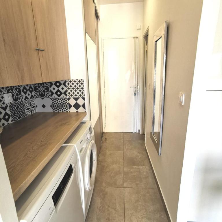 Studio Serenity - Clim - WIFI - Parking - Piscine - Front de mer - Proche commerces et centre ville - Appartamento con 1 Camera da Letto - 12