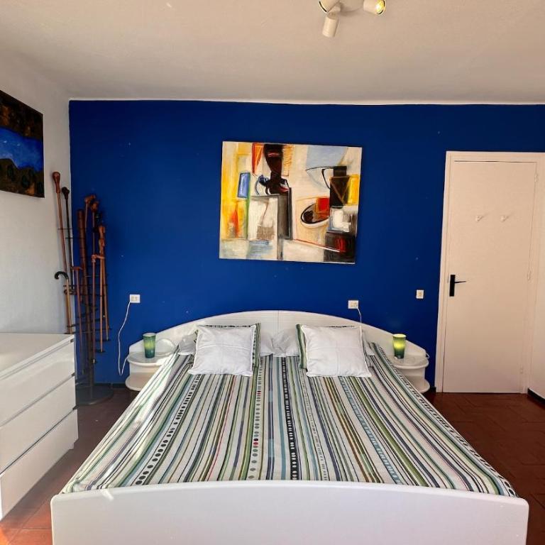 Apartamento con jardín a 11 metros de la playa. CG. - Apartamento - 17