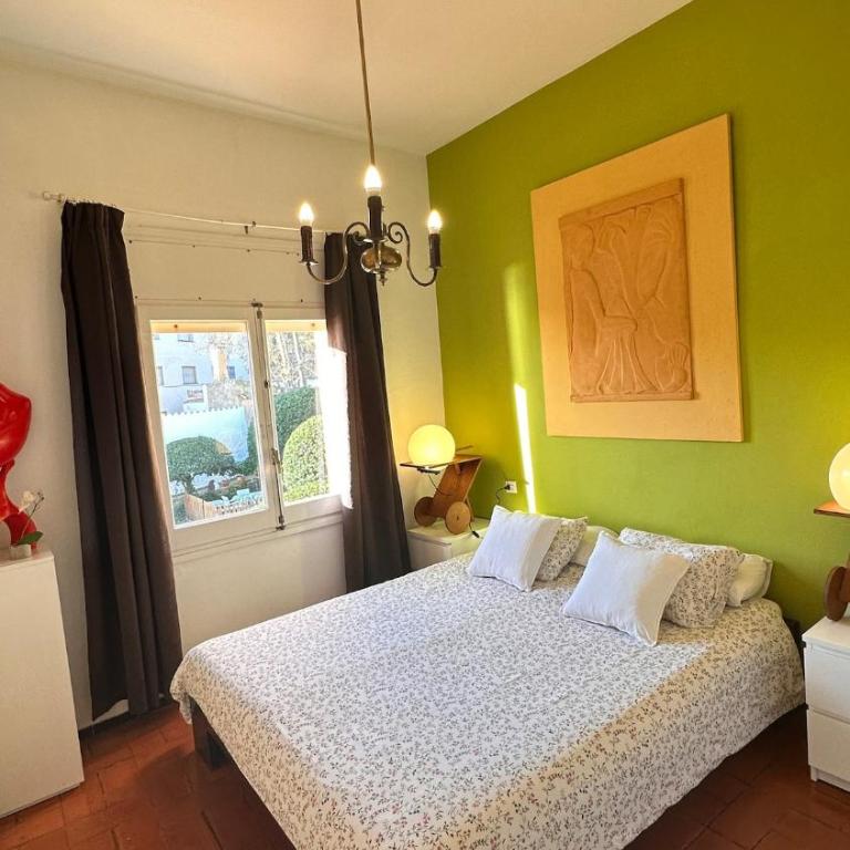 Apartamento con jardín a 11 metros de la playa. CG. - Apartamento - 72