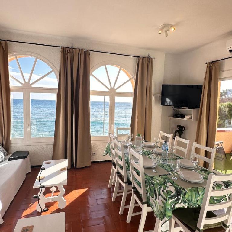 Apartamento con jardín a 11 metros de la playa. CG. - Apartamento - 75