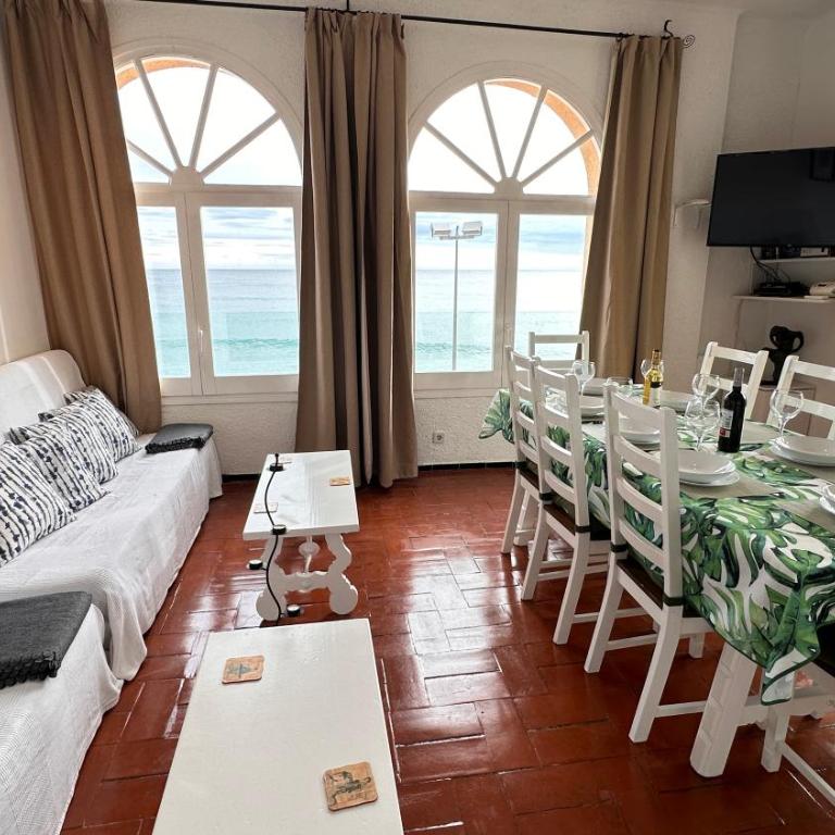 Apartamento con jardín a 11 metros de la playa. CG. - Apartamento - 78