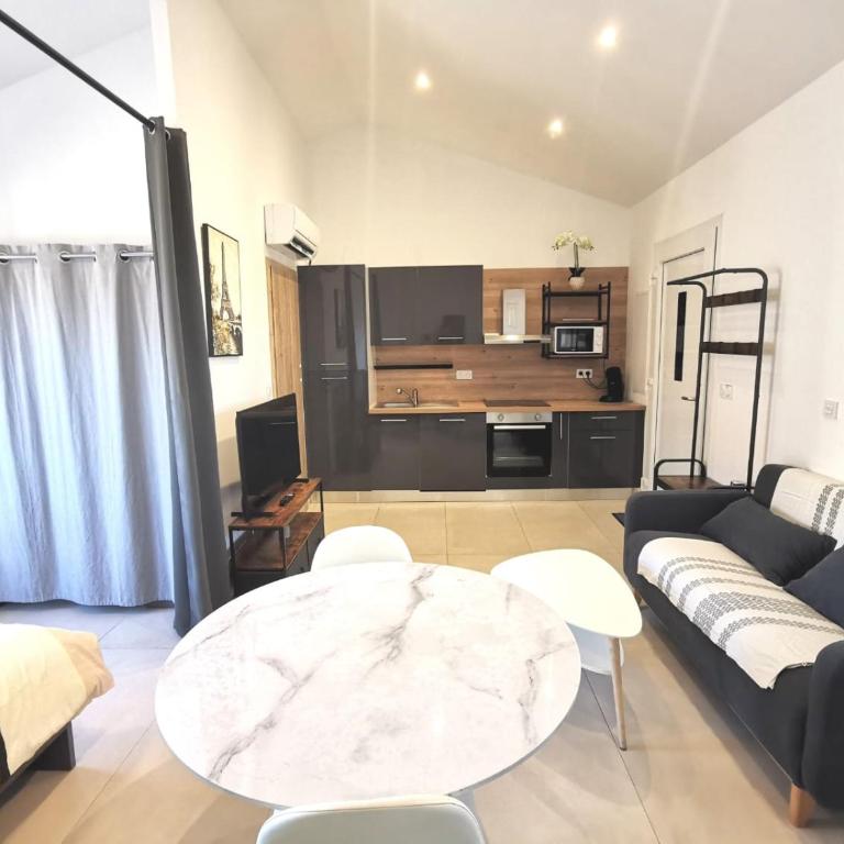 La Bella Casa - Neuf - Clim - WIFI - Parking - Tout équipé - Tout confort - Proche plages et commerces - One-Bedroom Apartment - 1