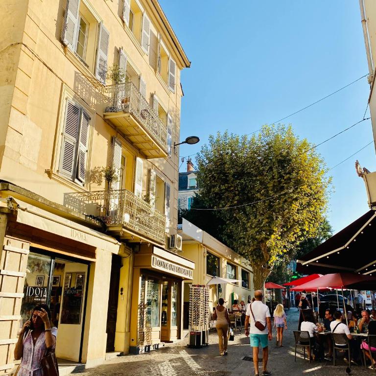 Balcony in Heart of Old Antibes, AC, View - Appartement avec Balcon - 14