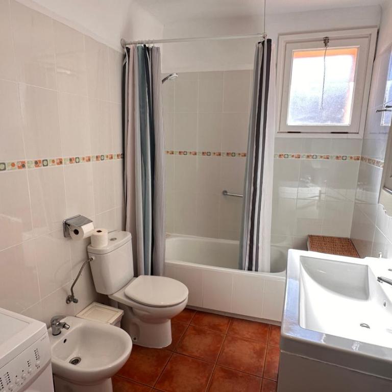 Apartamento con jardín a 11 metros de la playa. CG. - Apartamento - 82